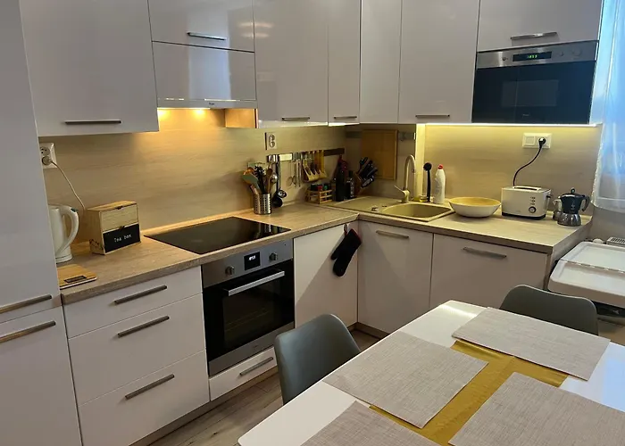 Cozy In Great Location *