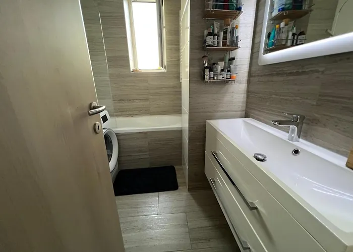 Cozy In Great Location